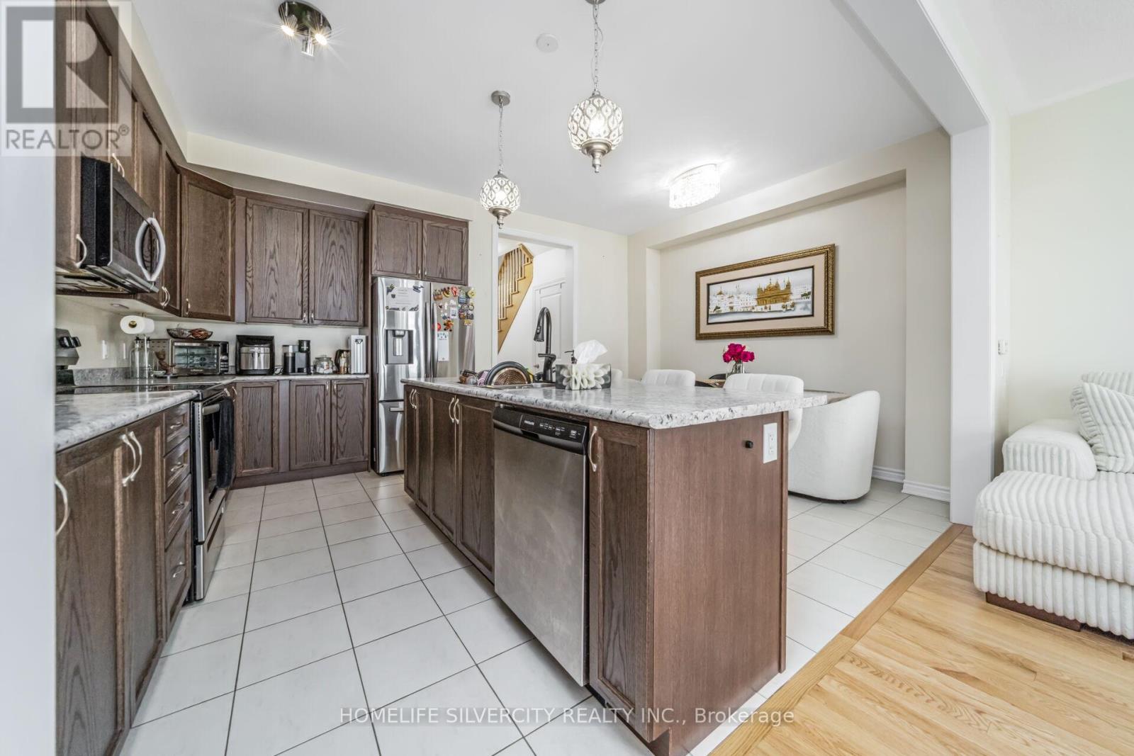 69 Tundra Road, Caledon, Ontario  L7C 4G9 - Photo 12 - W12443061