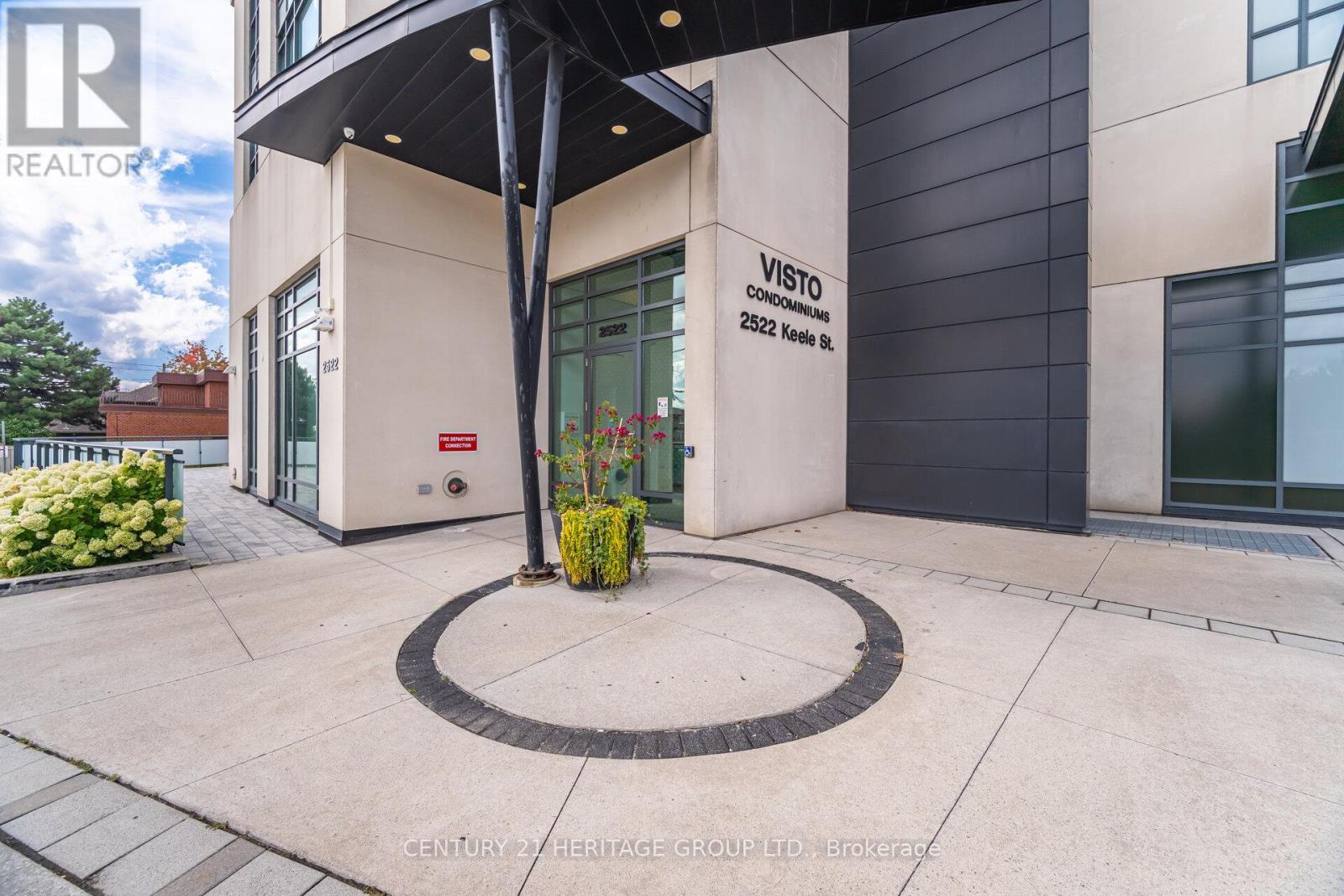 320 - 2522 Keele Street, Toronto (Maple Leaf), Ontario  M6L 2N8 - Photo 2 - W12443075