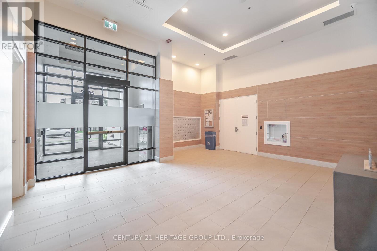 320 - 2522 Keele Street, Toronto (Maple Leaf), Ontario  M6L 2N8 - Photo 3 - W12443075
