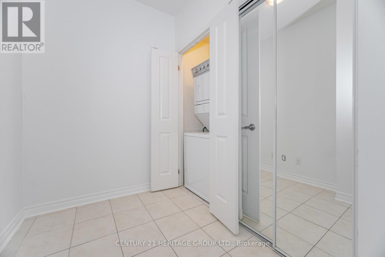 320 - 2522 Keele Street, Toronto (Maple Leaf), Ontario  M6L 2N8 - Photo 5 - W12443075