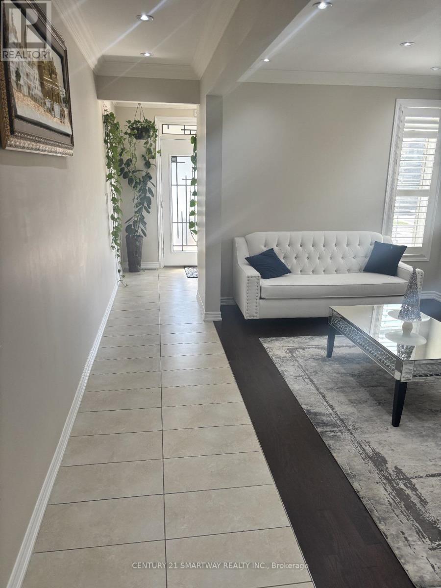 25 Bucksaw Street, Brampton (Northwest Brampton), Ontario  L7A 0G4 - Photo 4 - W12443116