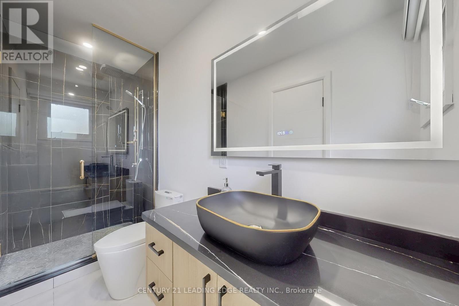 2240 Springfield Court, Mississauga (Sheridan), Ontario  L5K 1V4 - Photo 17 - W12443122