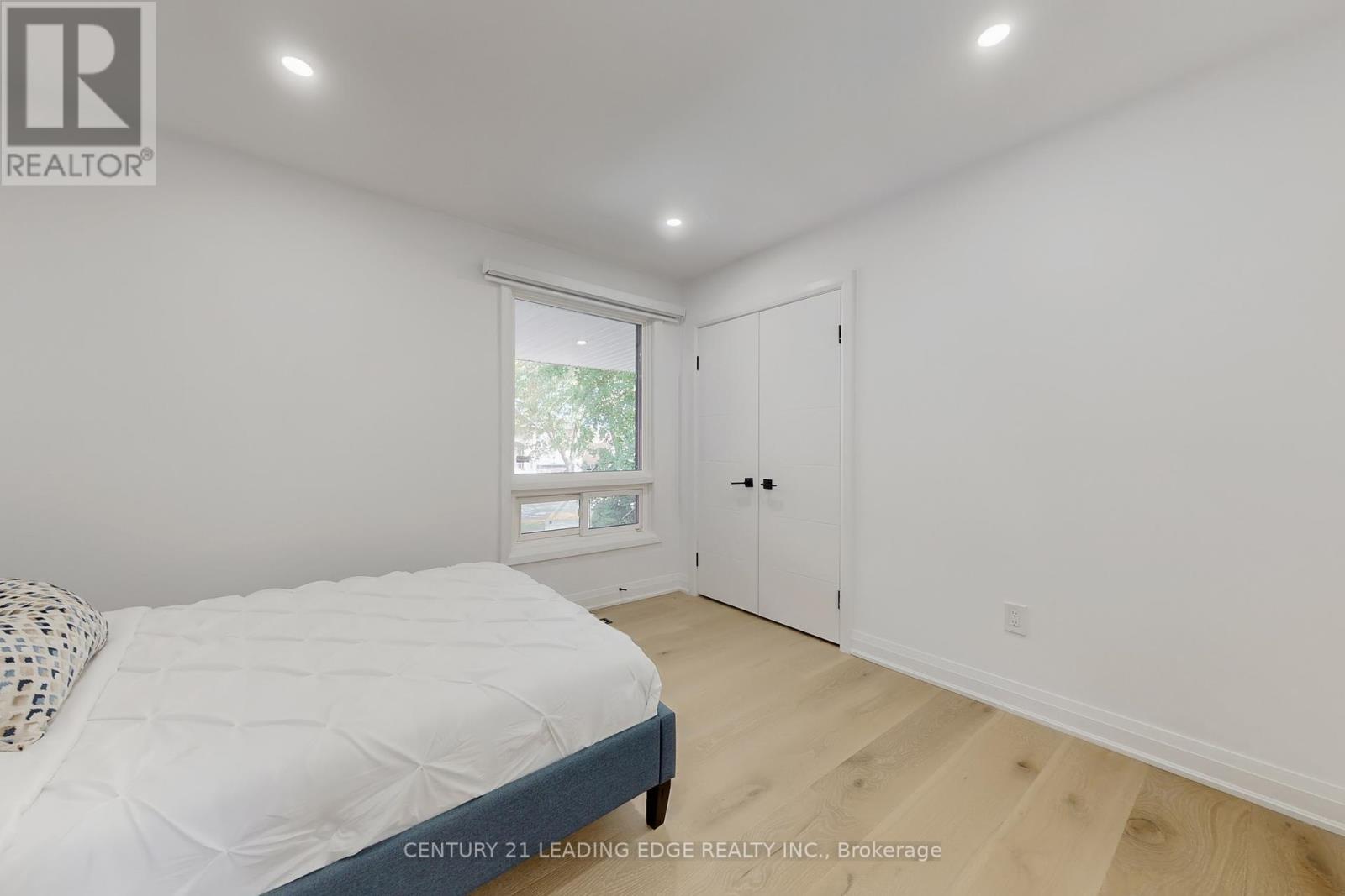 2240 Springfield Court, Mississauga (Sheridan), Ontario  L5K 1V4 - Photo 19 - W12443122