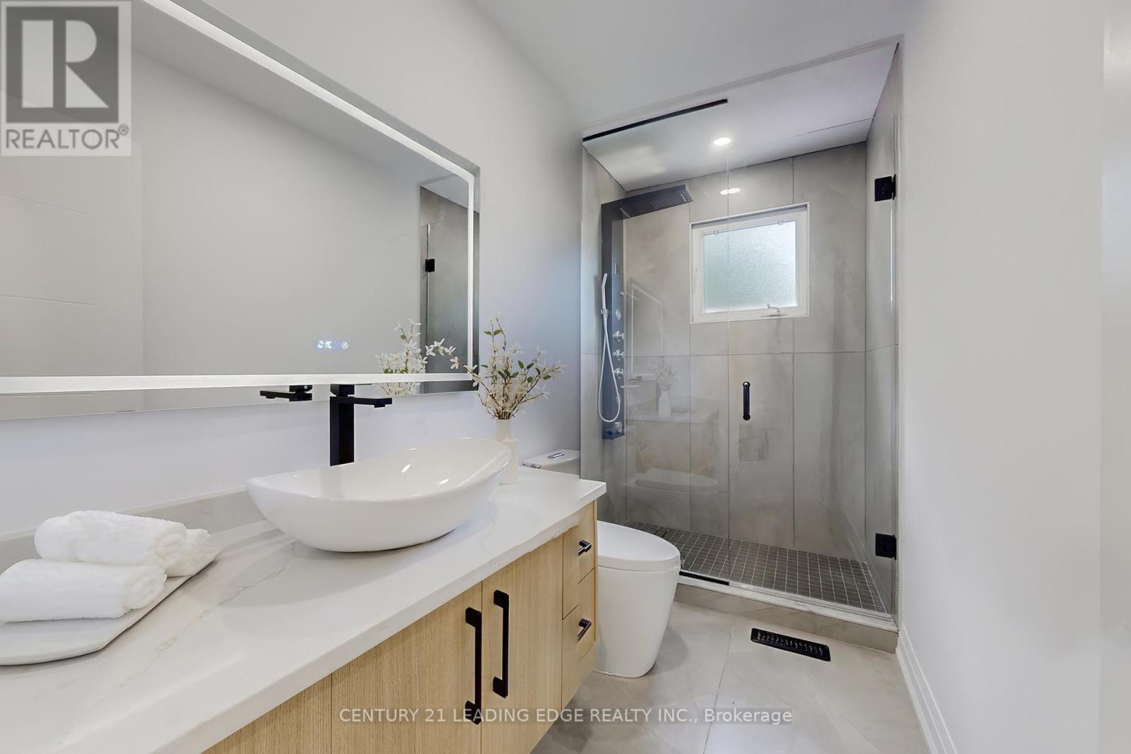 2240 Springfield Court, Mississauga (Sheridan), Ontario  L5K 1V4 - Photo 22 - W12443122