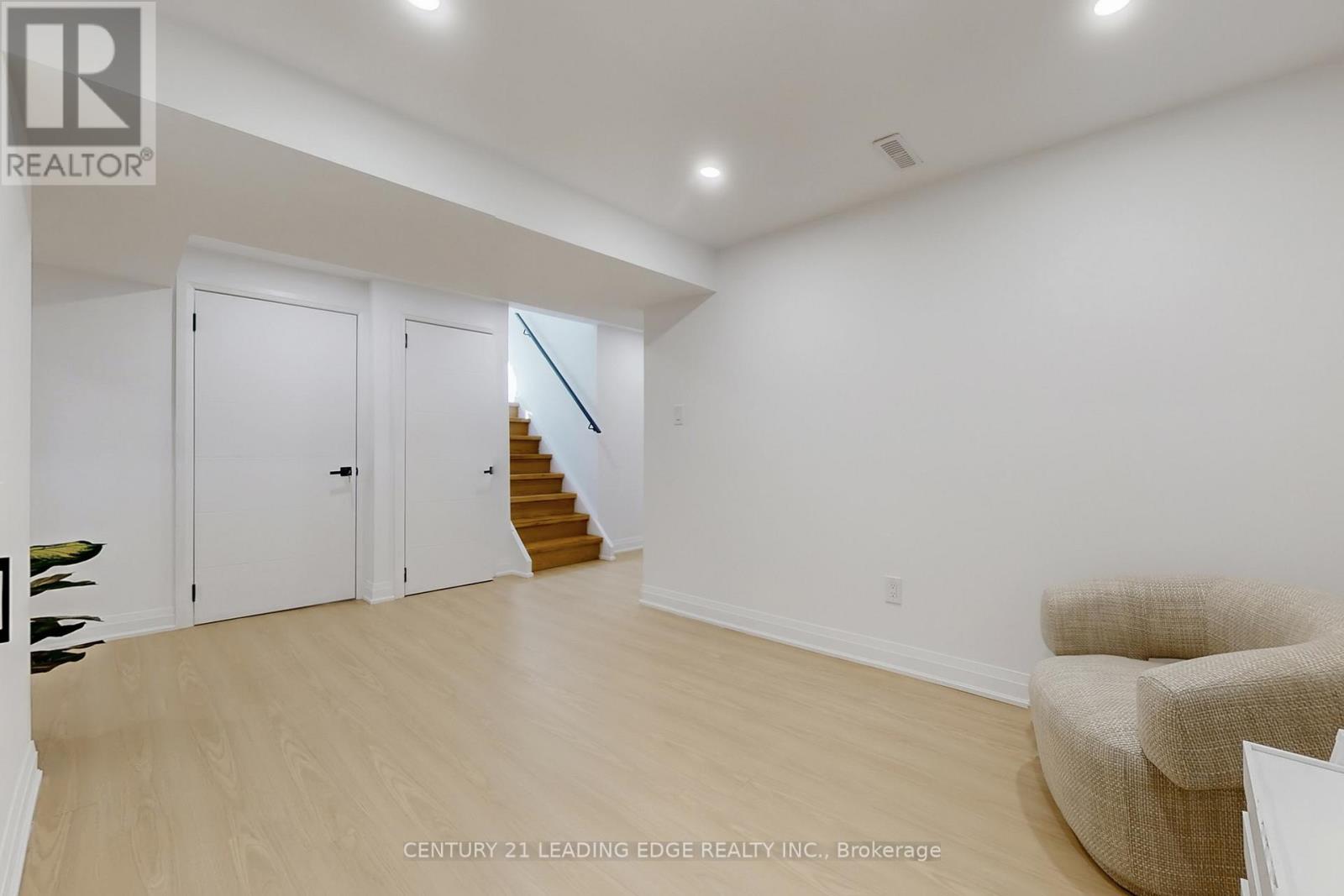 2240 Springfield Court, Mississauga (Sheridan), Ontario  L5K 1V4 - Photo 35 - W12443122