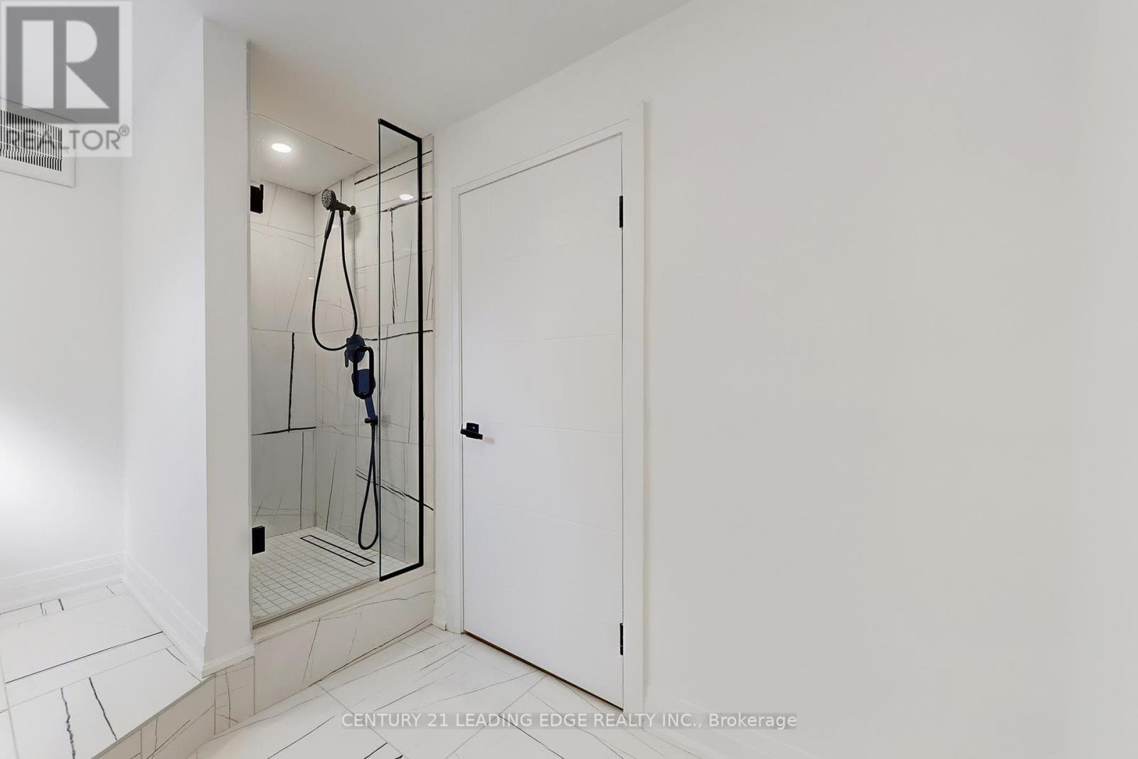 2240 Springfield Court, Mississauga (Sheridan), Ontario  L5K 1V4 - Photo 45 - W12443122