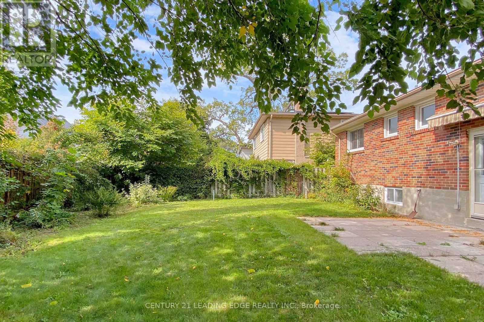 2240 Springfield Court, Mississauga (Sheridan), Ontario  L5K 1V4 - Photo 48 - W12443122