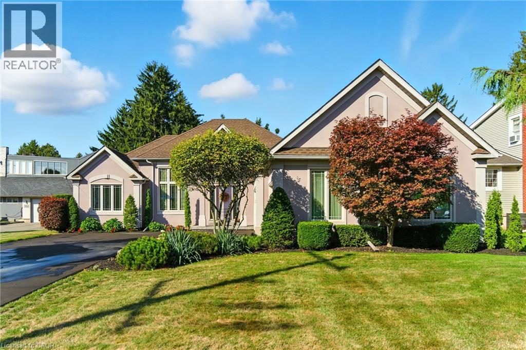 320 FIDDLERS GREEN Road, Ancaster, Ontario