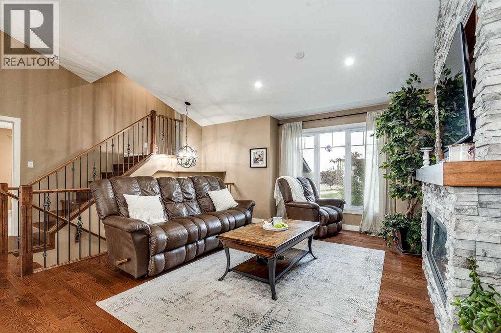 24 Illingworth Close, Red Deer, Alberta  T4R 0B4 - Photo 2 - A2257132