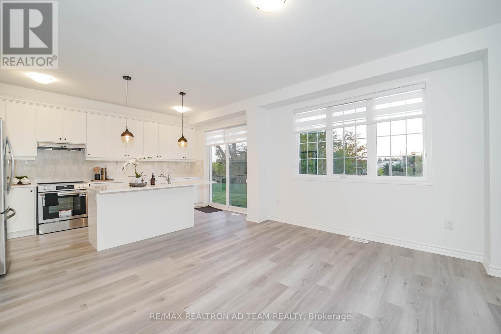 3206 Brigadier Avenue, Pickering, Ontario  L1X 0T2 - Photo 5 - E12443129
