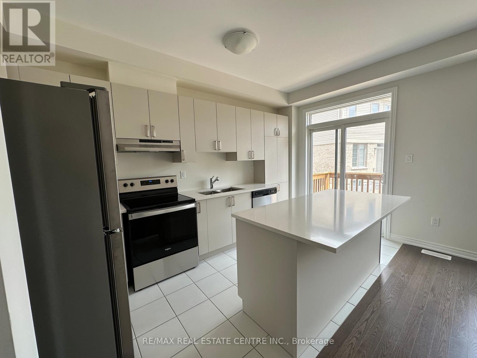 100 Bayardo Drive, Oshawa, Ontario  L1H 7K4 - Photo 5 - E12443145