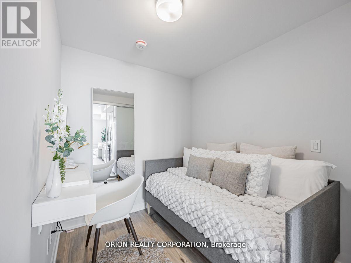 215 - 201 Brock Street S, Whitby (Downtown Whitby), Ontario  L1N 4K2 - Photo 2 - E12443176