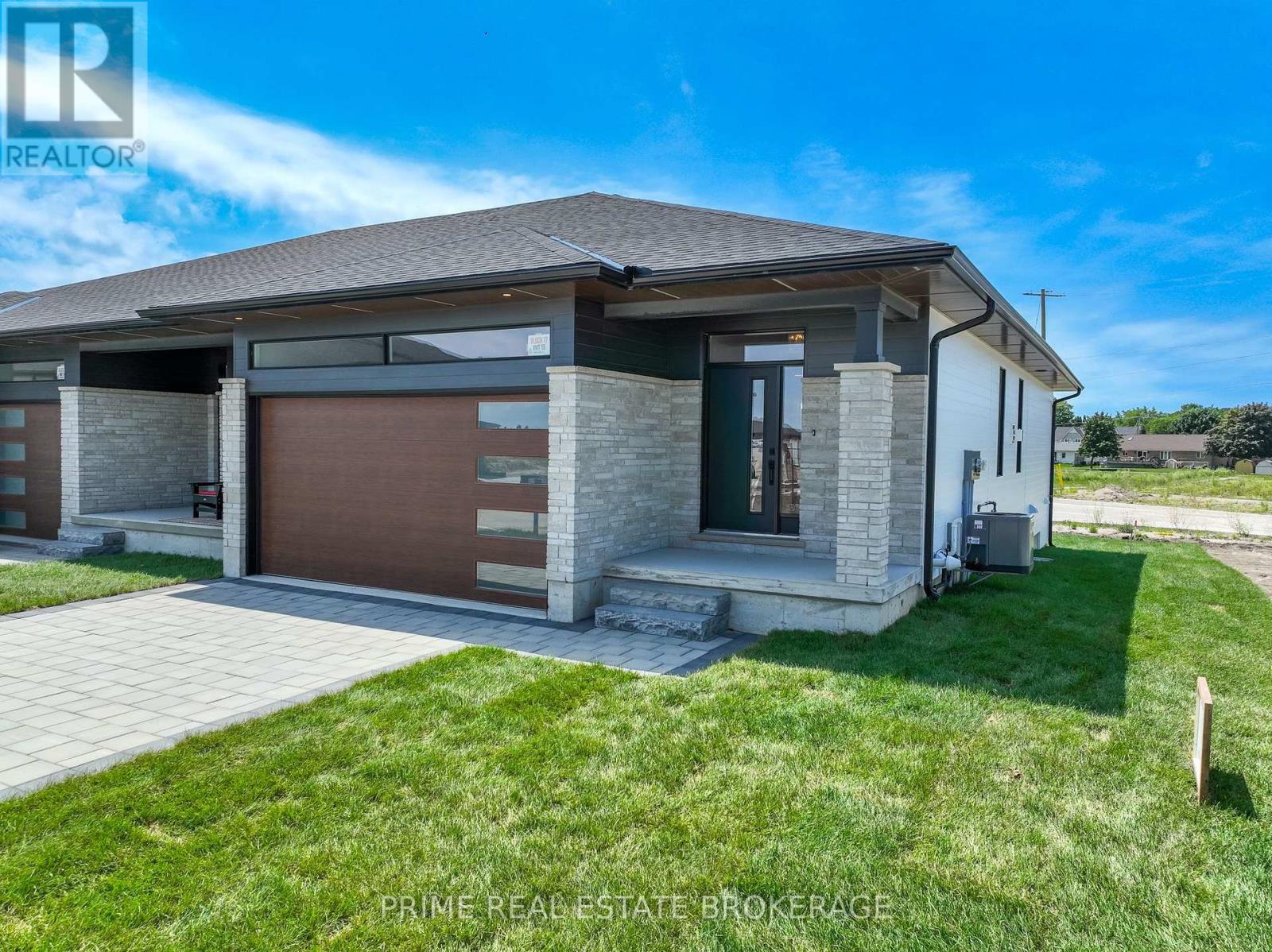 55 - 2 Coastal Crescent, Lambton Shores (Grand Bend), Ontario  N0M 1T0 - Photo 1 - X12443222