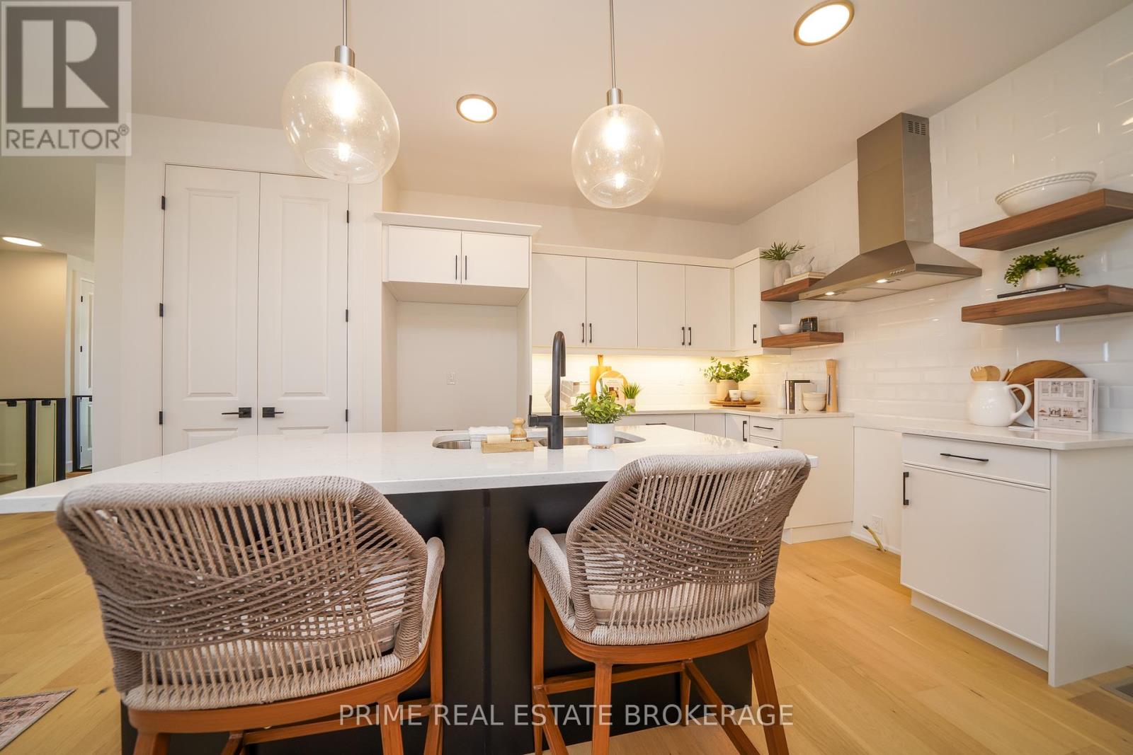 55 - 2 Coastal Crescent, Lambton Shores (Grand Bend), Ontario  N0M 1T0 - Photo 10 - X12443222