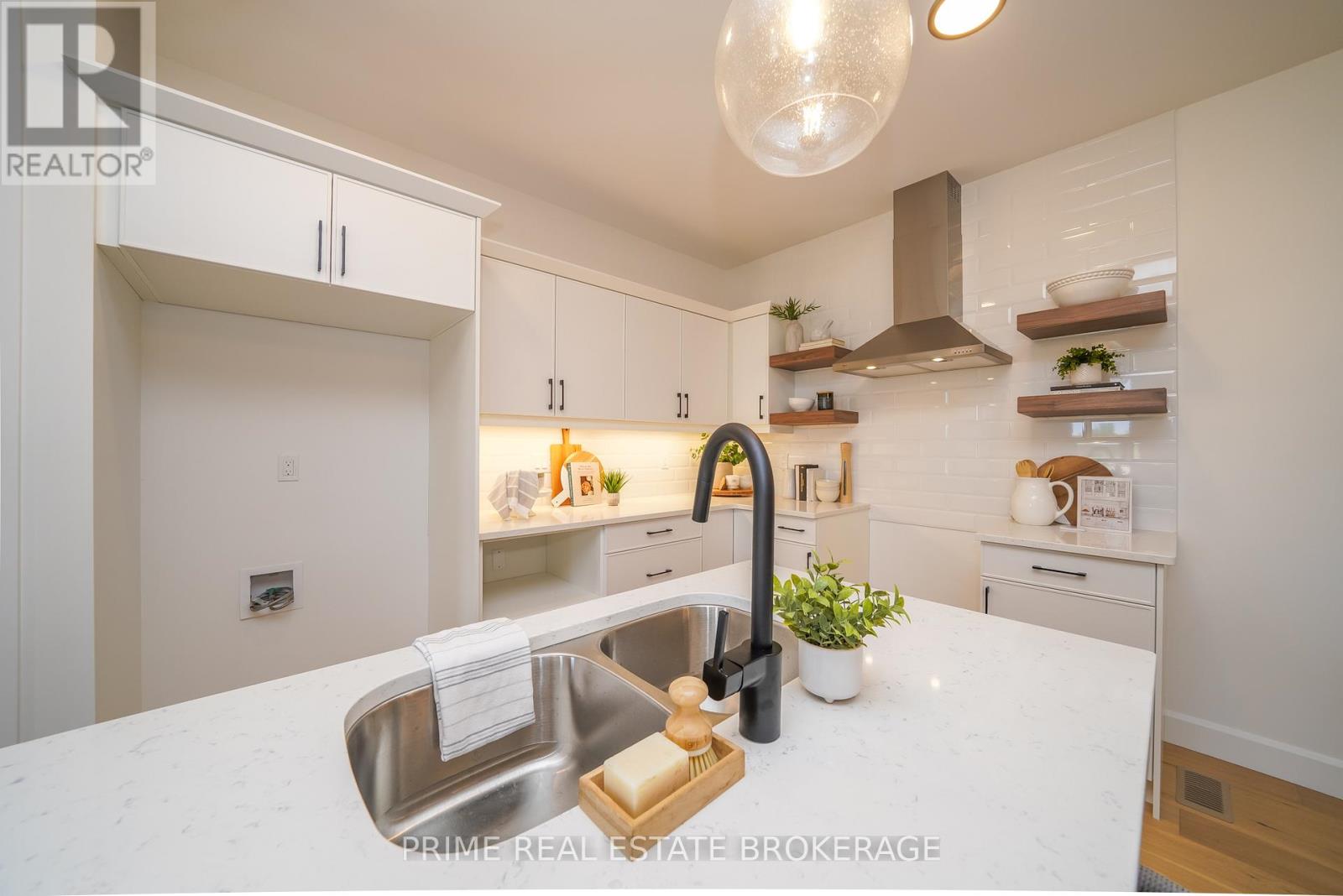 55 - 2 Coastal Crescent, Lambton Shores (Grand Bend), Ontario  N0M 1T0 - Photo 11 - X12443222