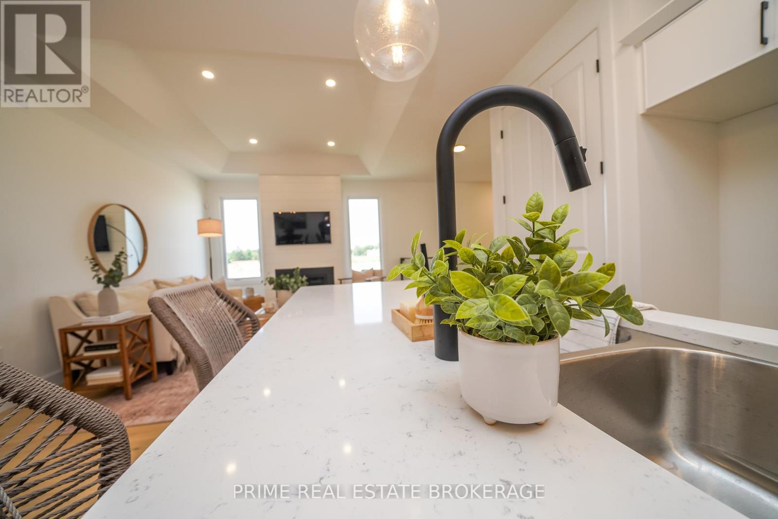 55 - 2 Coastal Crescent, Lambton Shores (Grand Bend), Ontario  N0M 1T0 - Photo 13 - X12443222