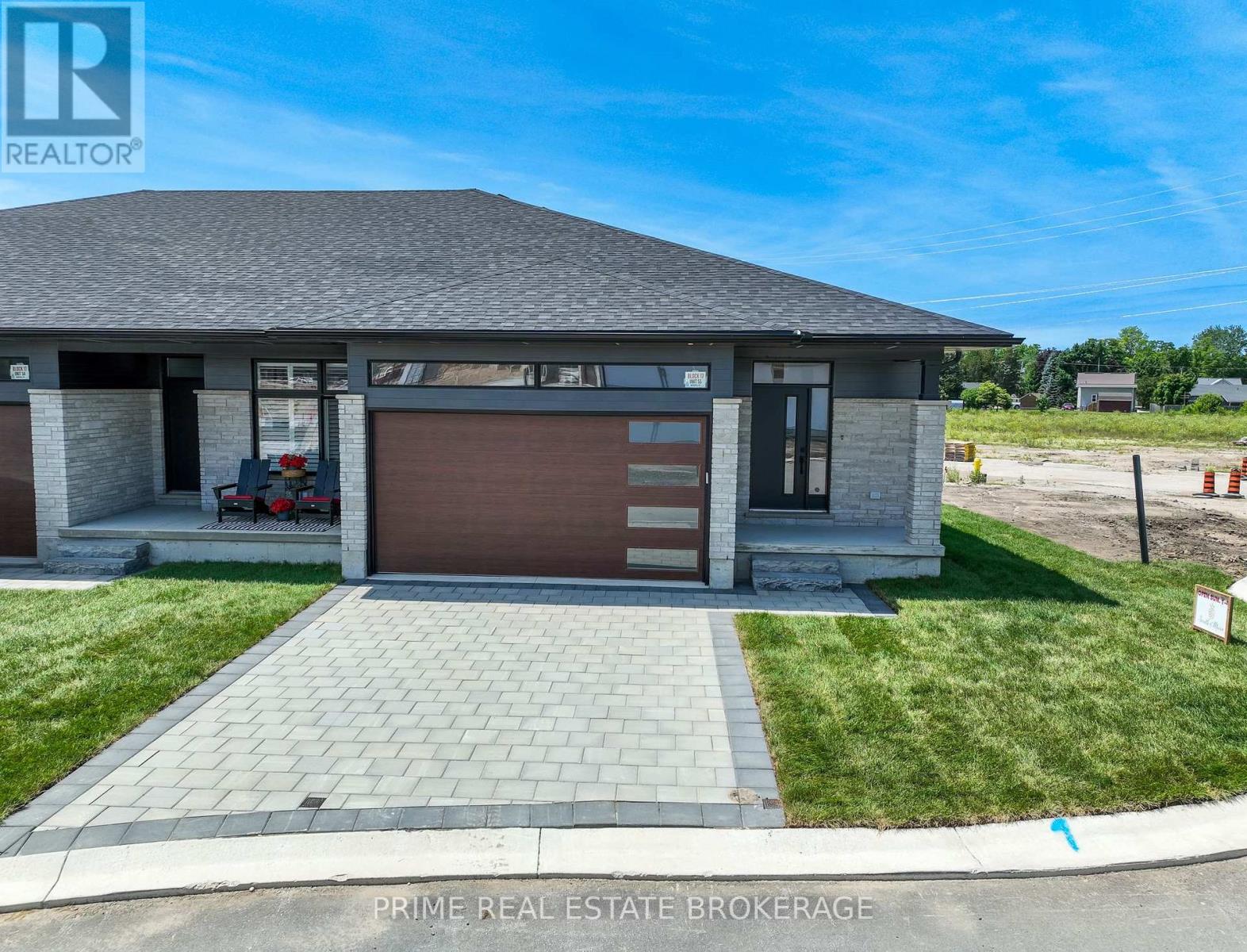55 - 2 Coastal Crescent, Lambton Shores (Grand Bend), Ontario  N0M 1T0 - Photo 2 - X12443222