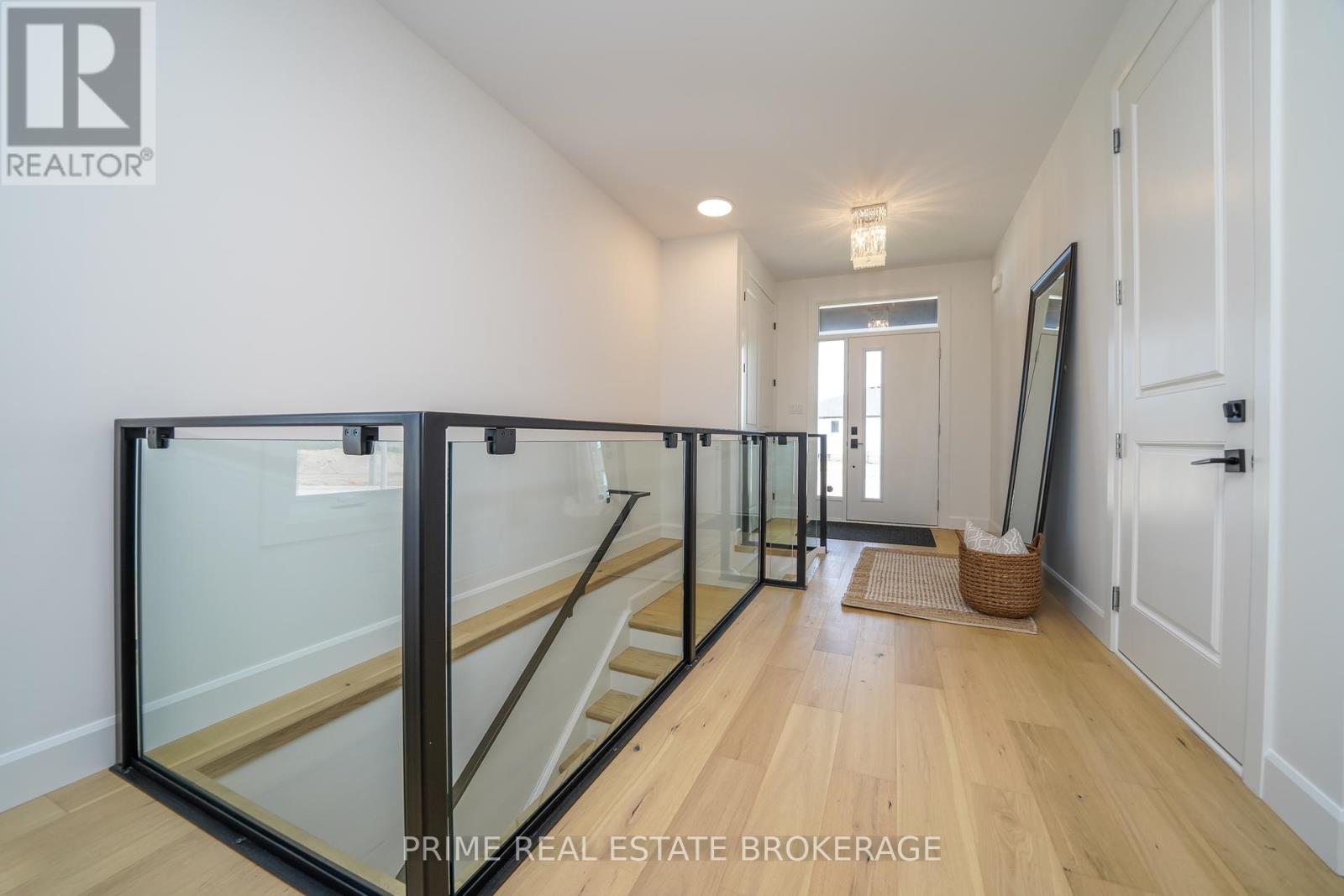 55 - 2 Coastal Crescent, Lambton Shores (Grand Bend), Ontario  N0M 1T0 - Photo 3 - X12443222