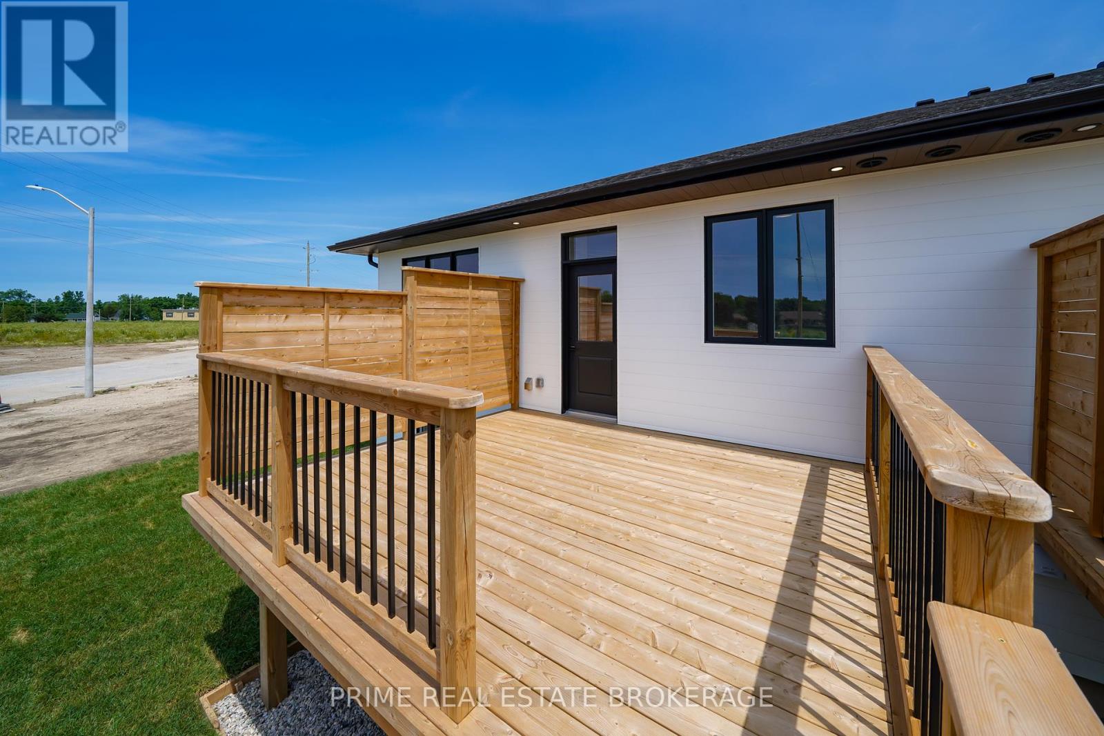 55 - 2 Coastal Crescent, Lambton Shores (Grand Bend), Ontario  N0M 1T0 - Photo 46 - X12443222