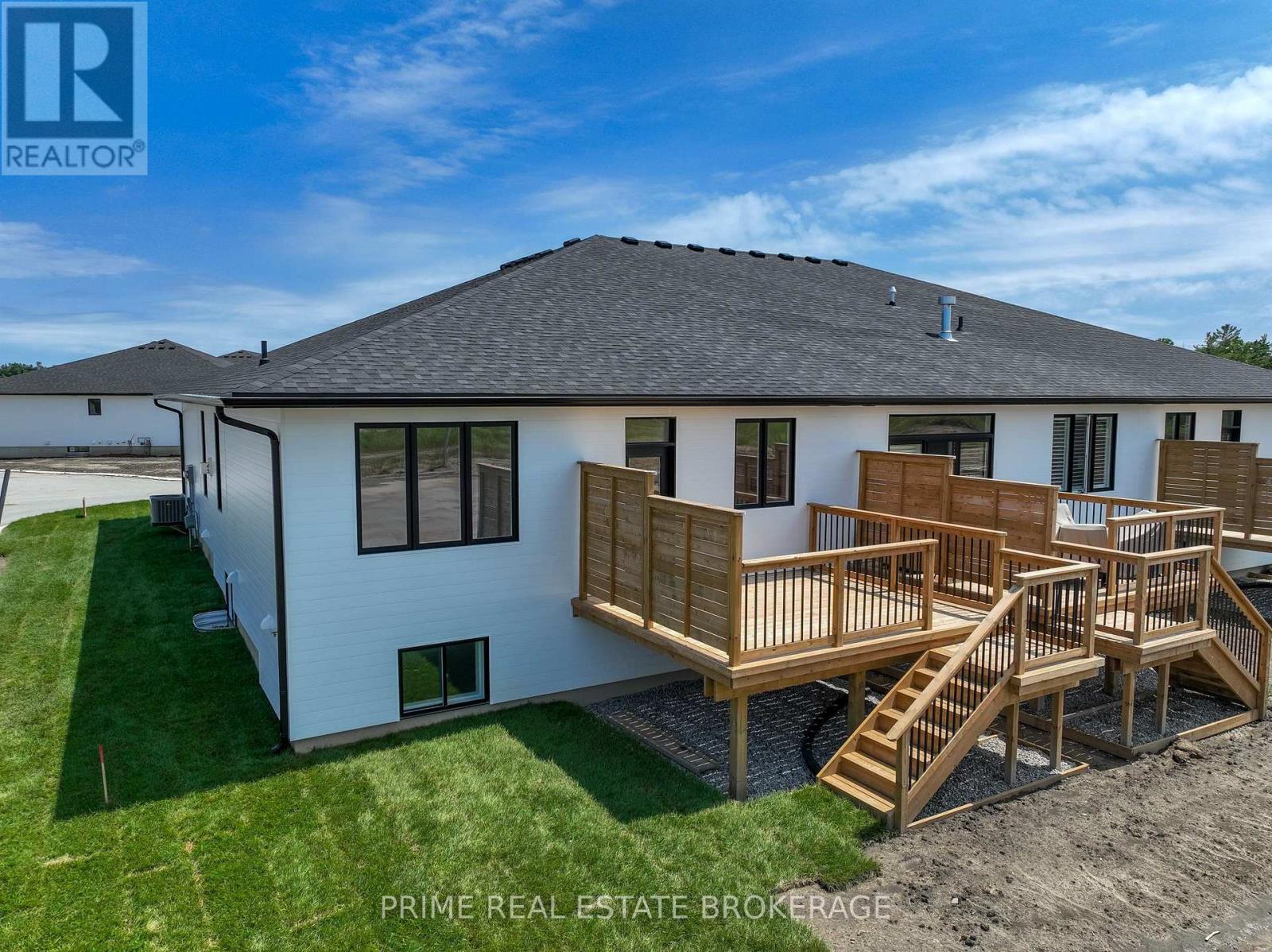 55 - 2 Coastal Crescent, Lambton Shores (Grand Bend), Ontario  N0M 1T0 - Photo 47 - X12443222