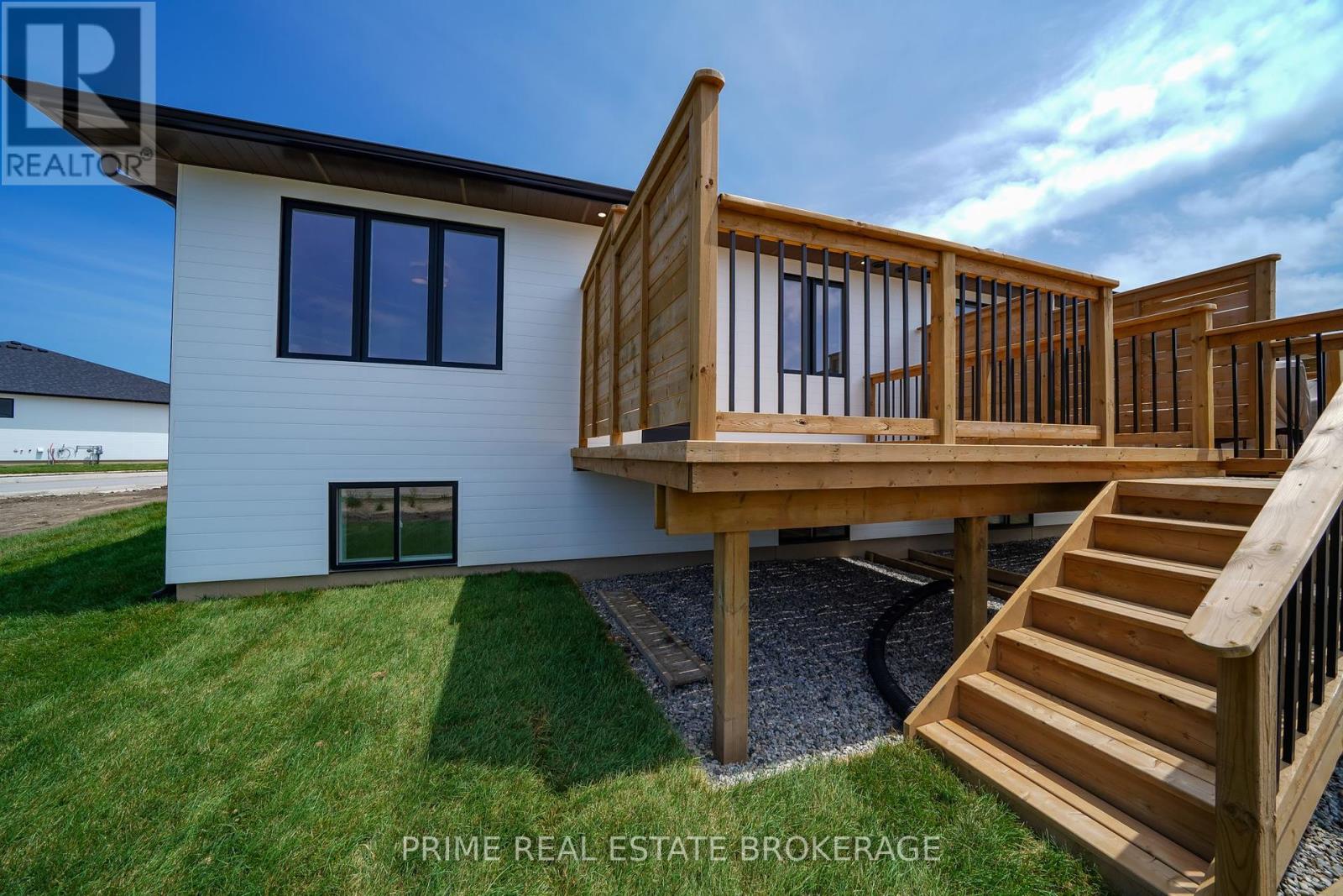 55 - 2 Coastal Crescent, Lambton Shores (Grand Bend), Ontario  N0M 1T0 - Photo 48 - X12443222