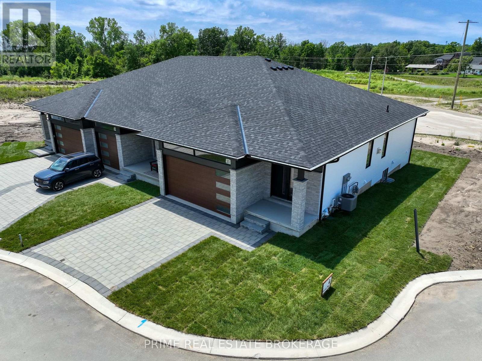 55 - 2 Coastal Crescent, Lambton Shores (Grand Bend), Ontario  N0M 1T0 - Photo 49 - X12443222