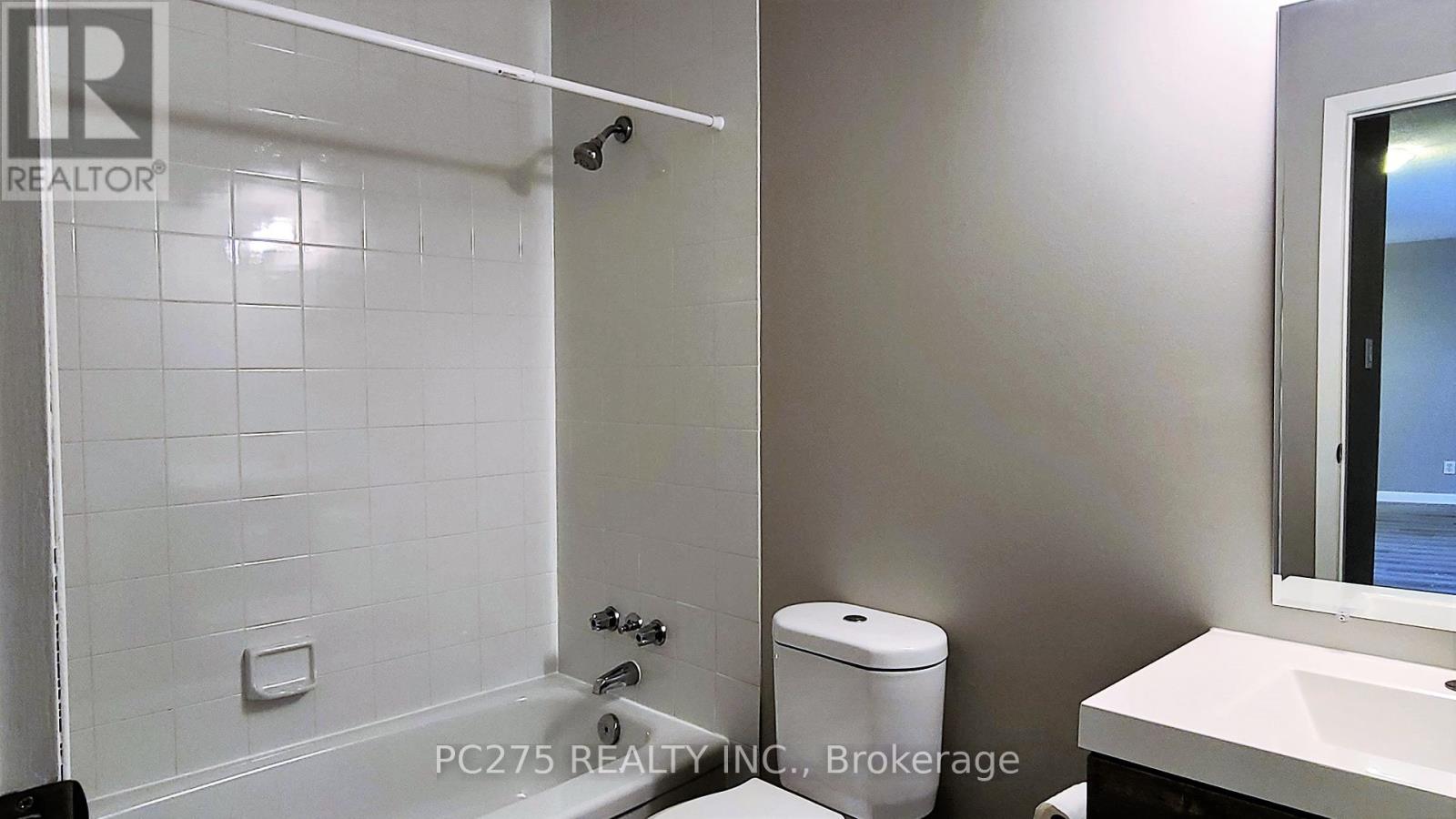 51 - 136 Conway Drive, London South, Ontario  N6E 3N1 - Photo 12 - X12443252