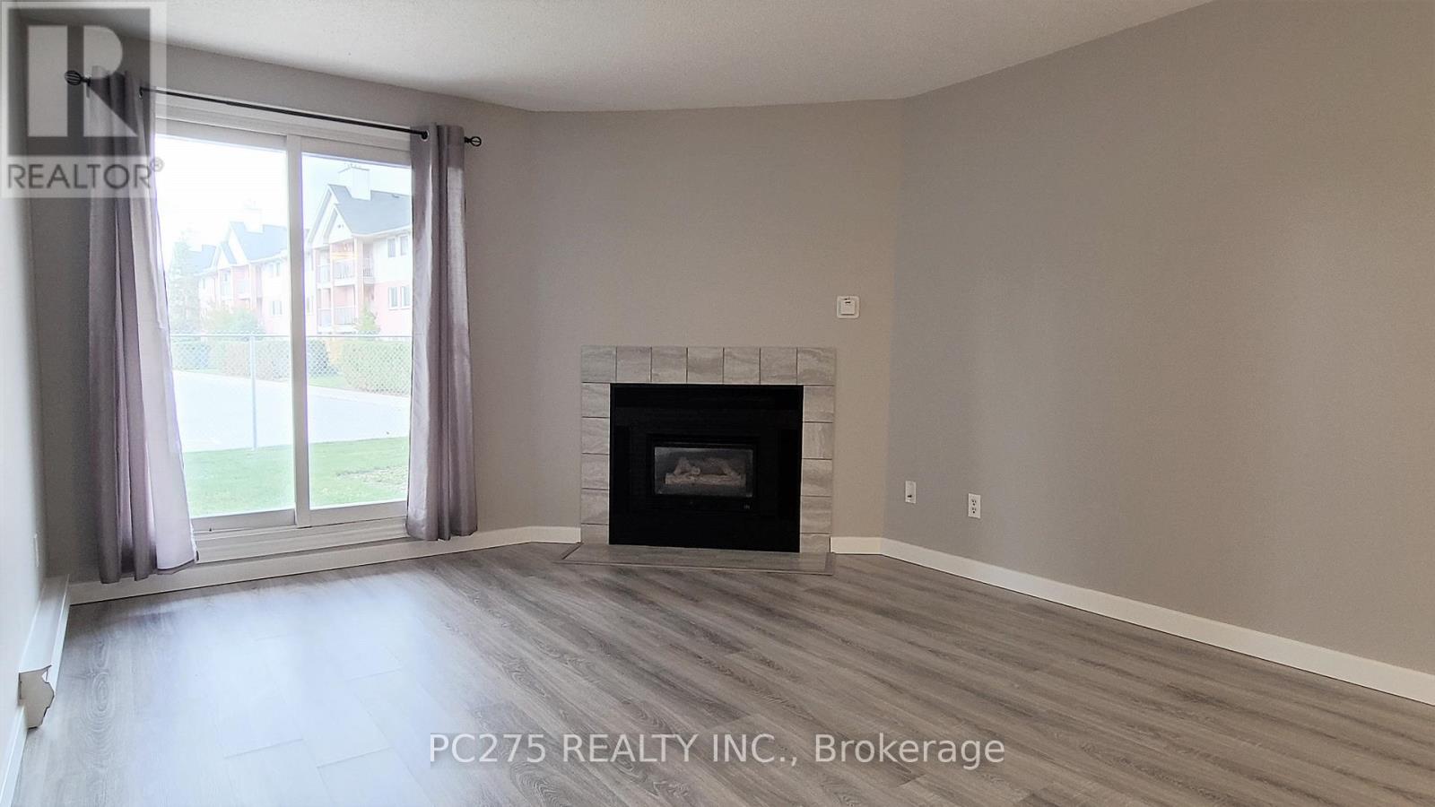51 - 136 Conway Drive, London South, Ontario  N6E 3N1 - Photo 4 - X12443252