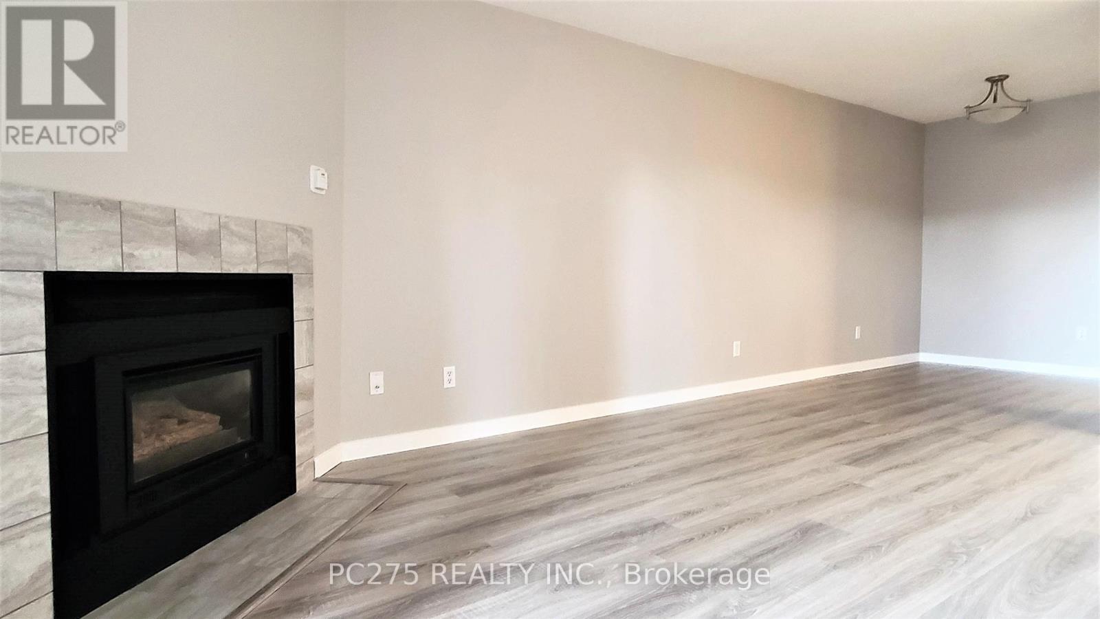 51 - 136 Conway Drive, London South, Ontario  N6E 3N1 - Photo 5 - X12443252