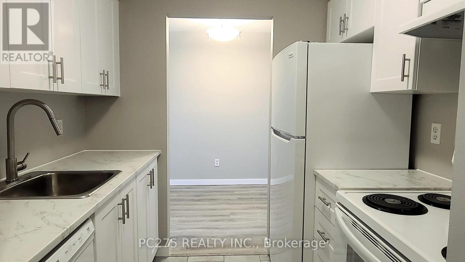 51 - 136 Conway Drive, London South, Ontario  N6E 3N1 - Photo 7 - X12443252