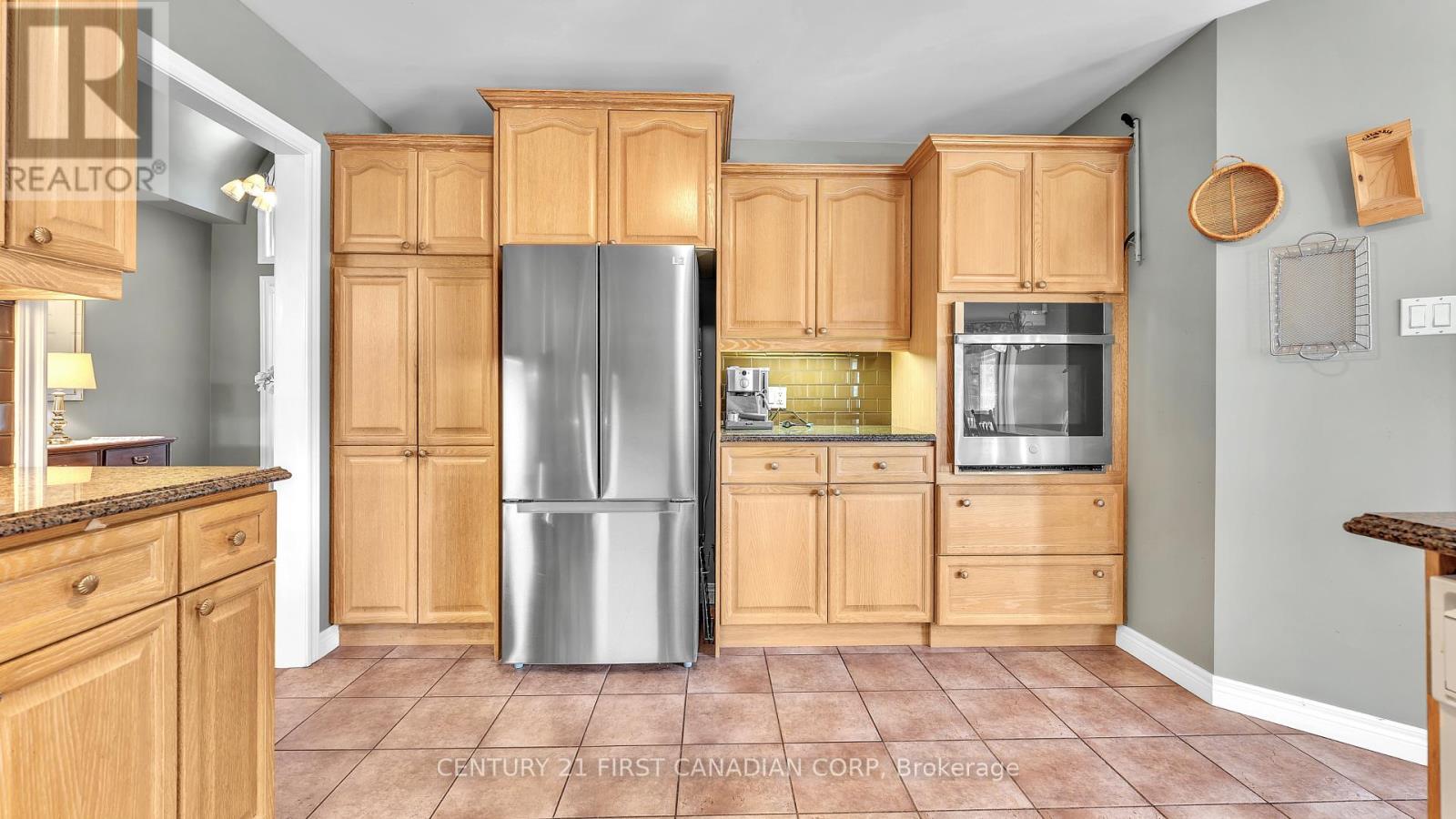 79 Wintergarden Road, London East (East A), Ontario  N5Y 5M3 - Photo 9 - X12443276
