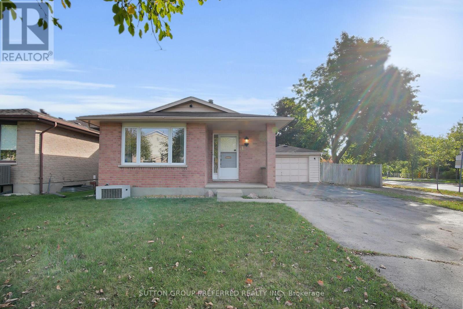 4 Corinth Court, London East (East A), Ontario  N5Y 5A8 - Photo 1 - X12443289