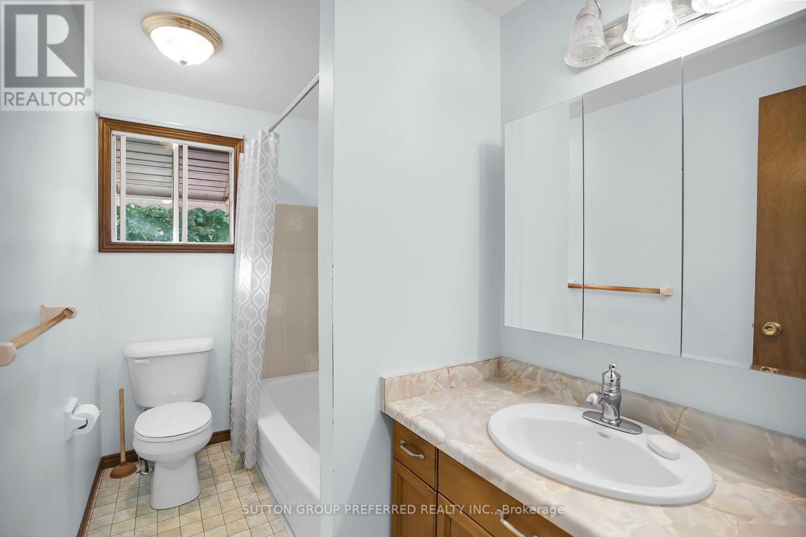 4 Corinth Court, London East (East A), Ontario  N5Y 5A8 - Photo 14 - X12443289