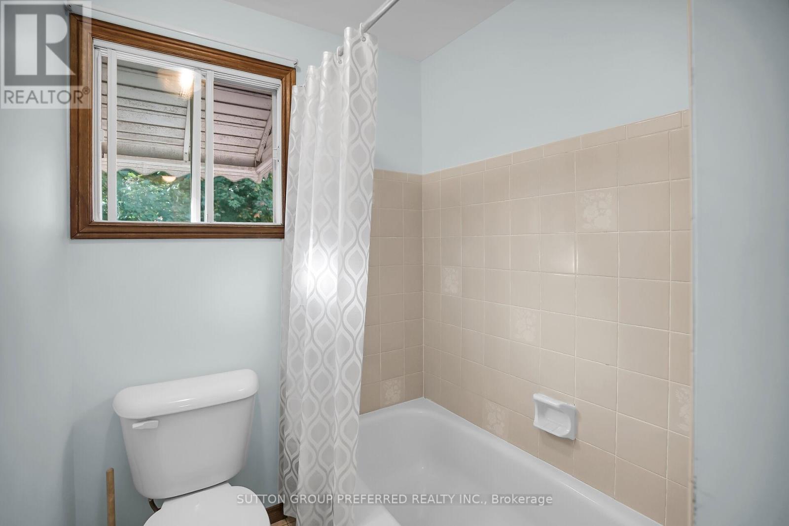 4 Corinth Court, London East (East A), Ontario  N5Y 5A8 - Photo 15 - X12443289