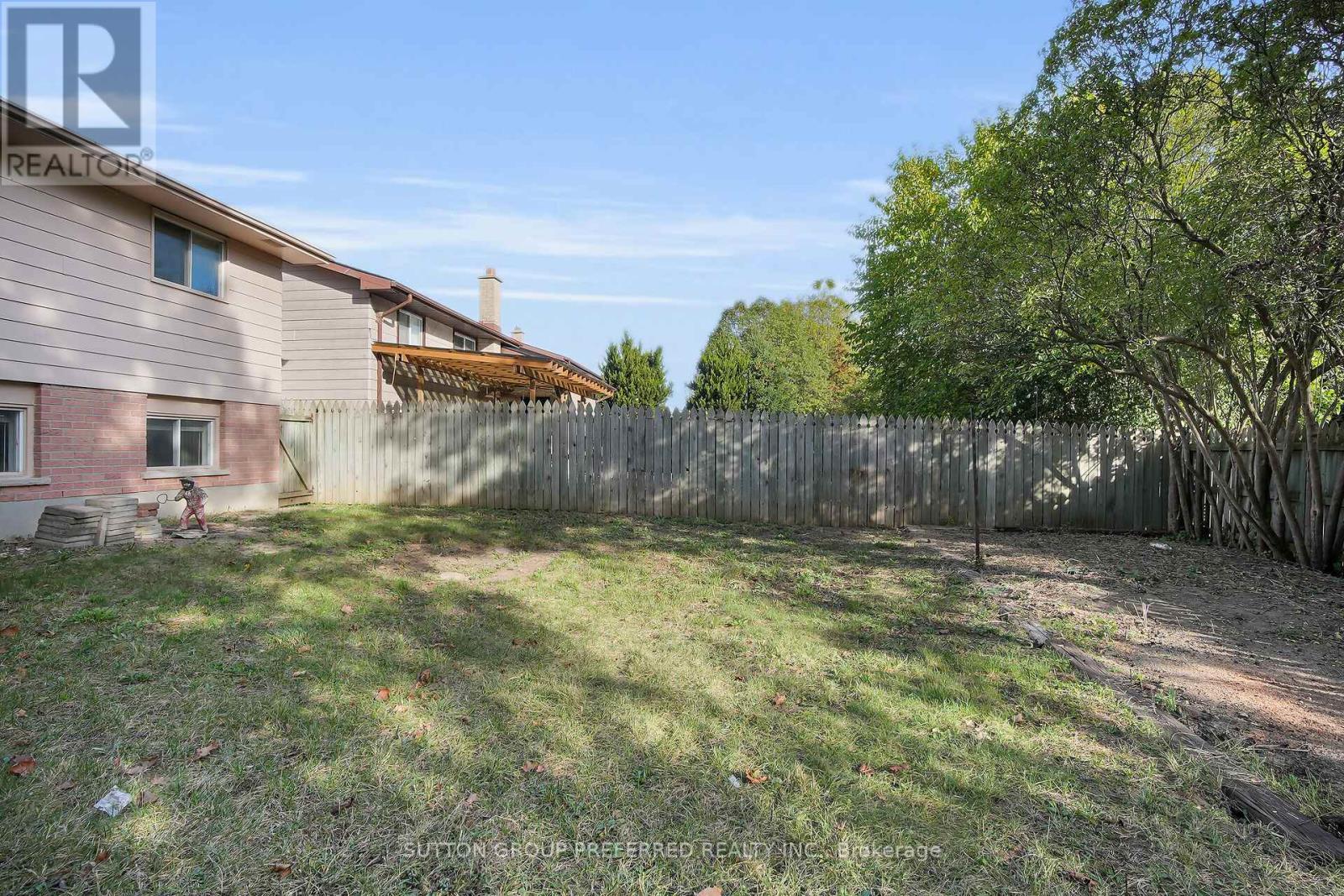 4 Corinth Court, London East (East A), Ontario  N5Y 5A8 - Photo 32 - X12443289