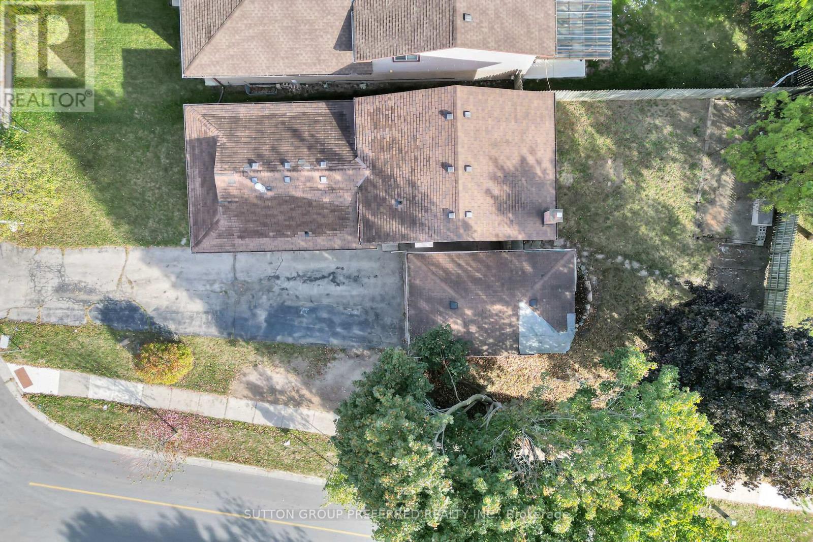 4 Corinth Court, London East (East A), Ontario  N5Y 5A8 - Photo 36 - X12443289