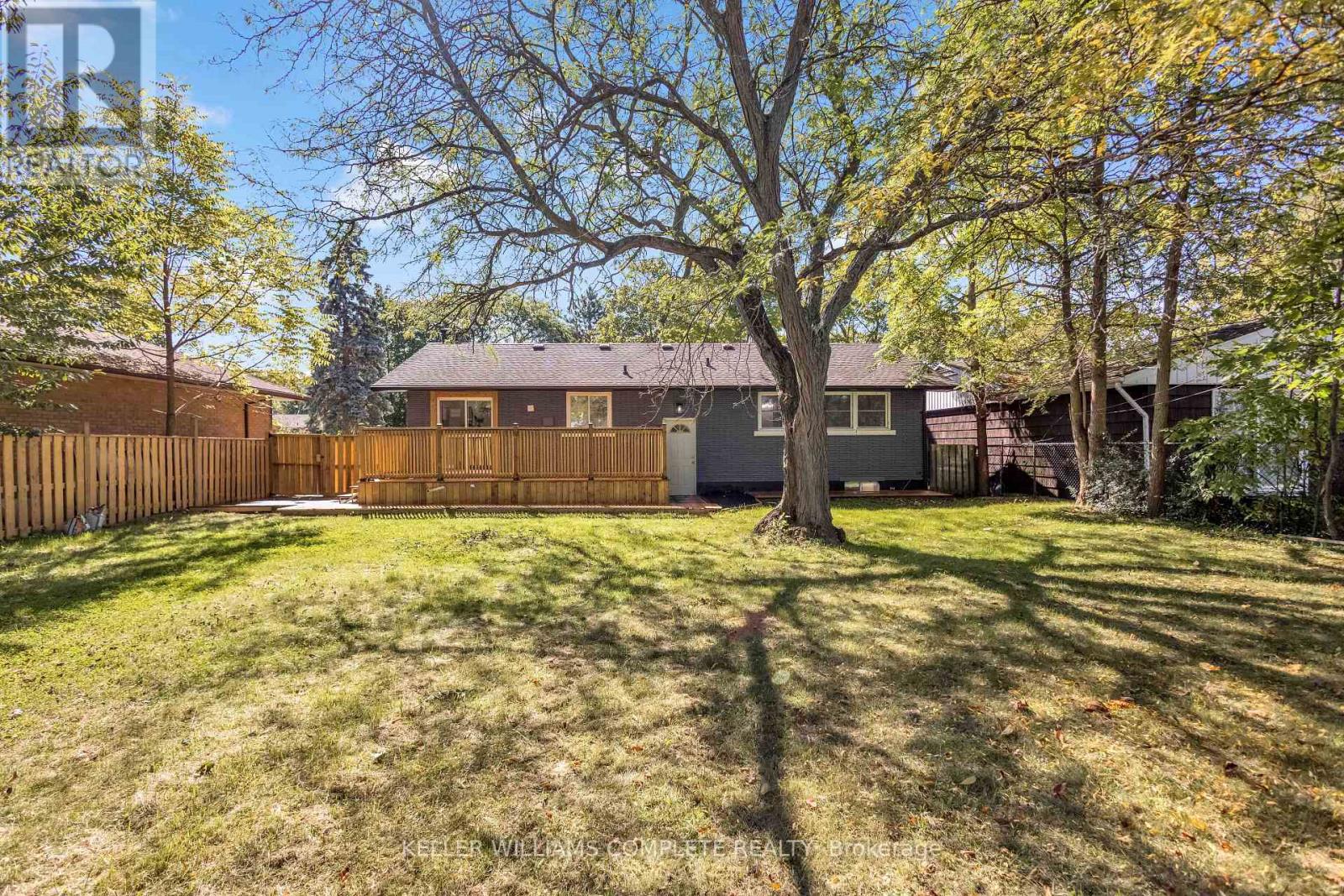 7 Swan Drive, St. Catharines (Glendale/glenridge), Ontario  L2T 2C2 - Photo 42 - X12442927