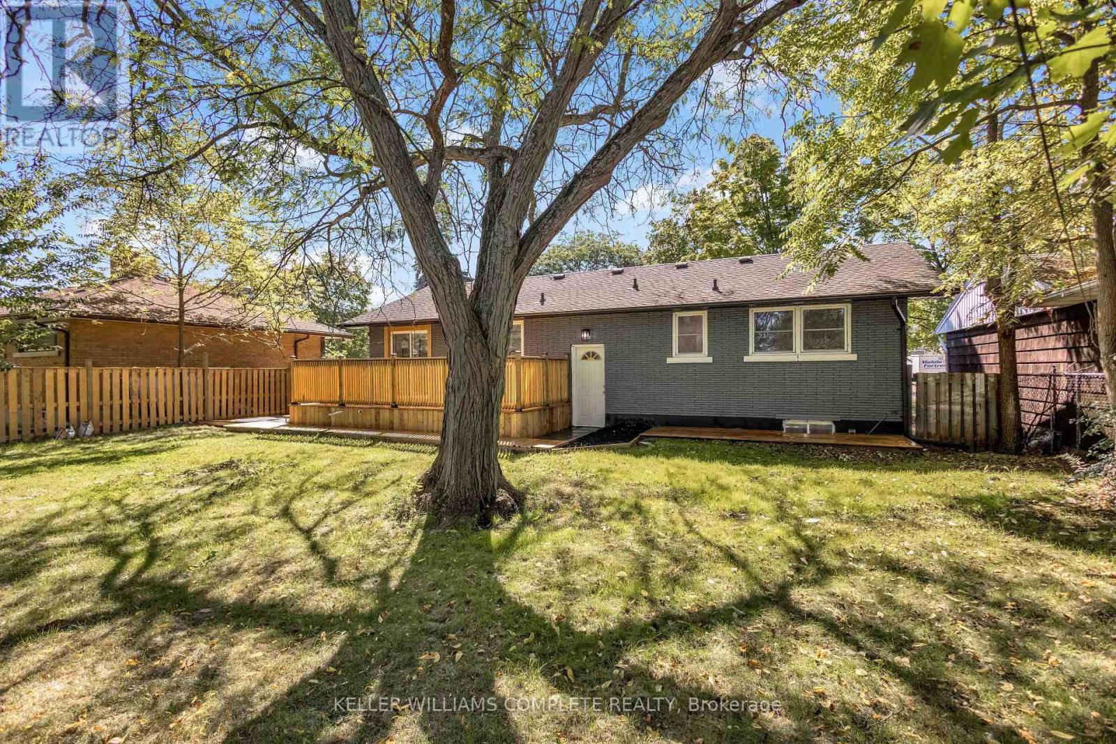 7 Swan Drive, St. Catharines (Glendale/glenridge), Ontario  L2T 2C2 - Photo 43 - X12442927