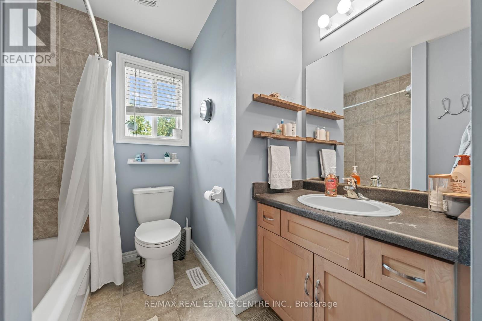 4 Irongate Drive, Brant (Paris), Ontario  N3L 4G4 - Photo 22 - X12442954