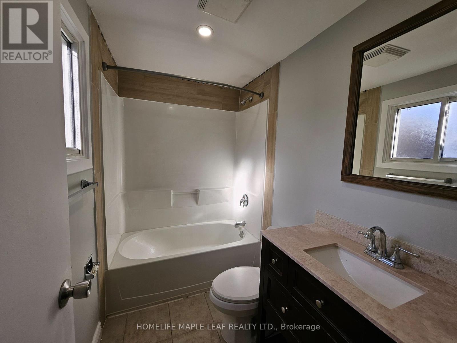 56 Helene Crescent, Waterloo, Ontario  N2L 5E5 - Photo 10 - X12443012