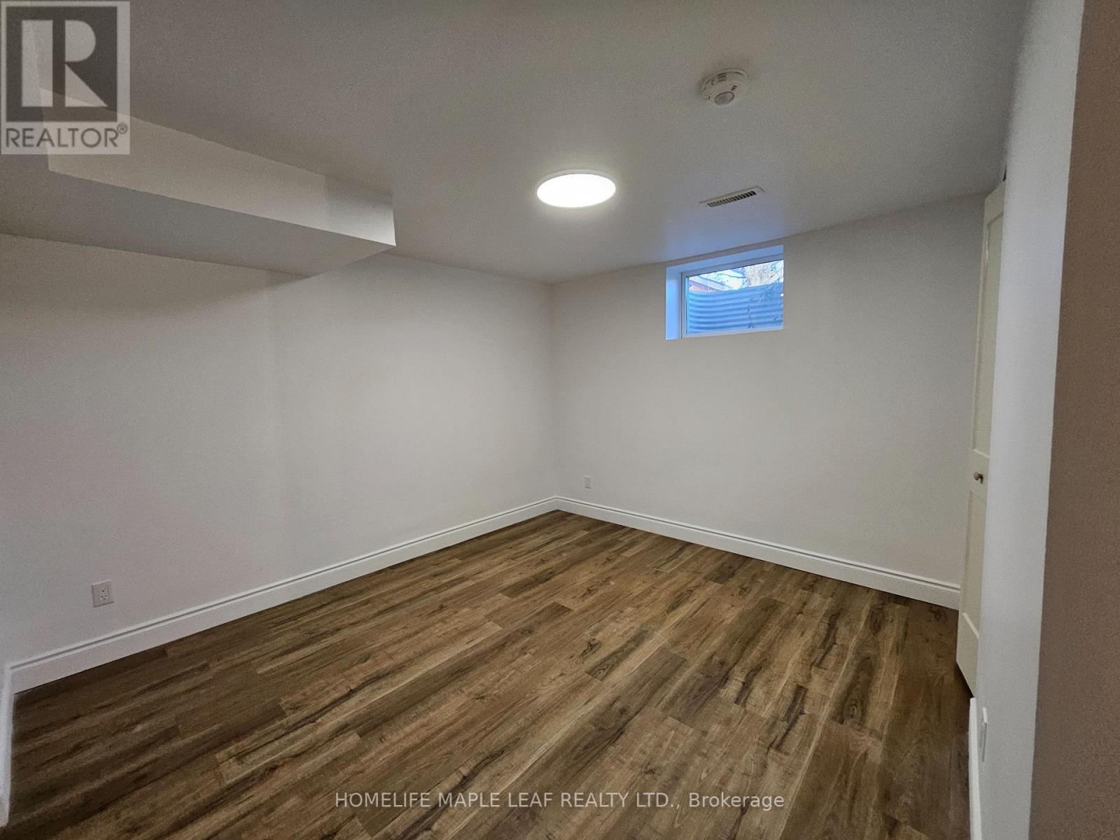 56 Helene Crescent, Waterloo, Ontario  N2L 5E5 - Photo 22 - X12443012
