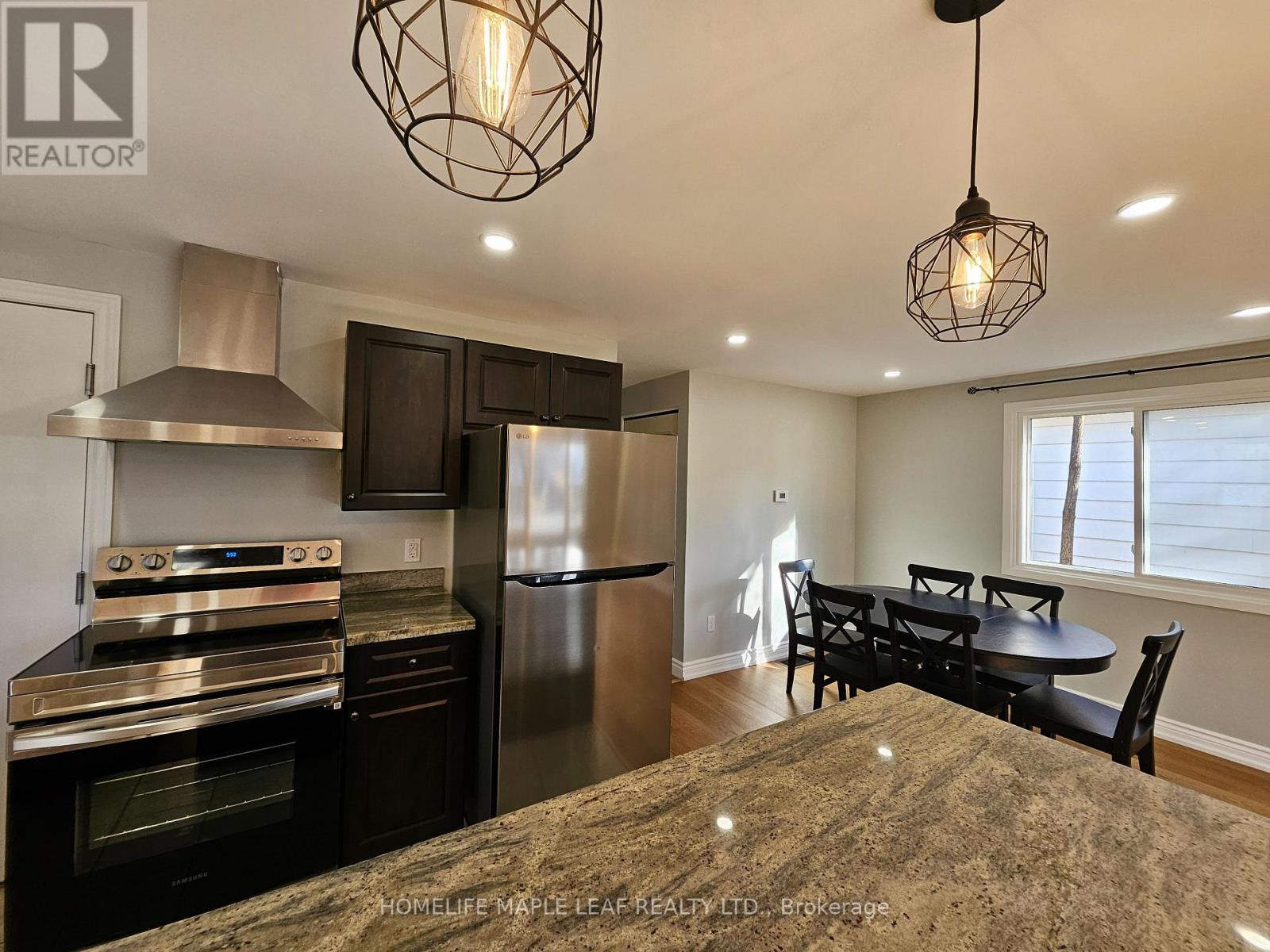 56 Helene Crescent, Waterloo, Ontario  N2L 5E5 - Photo 5 - X12443012