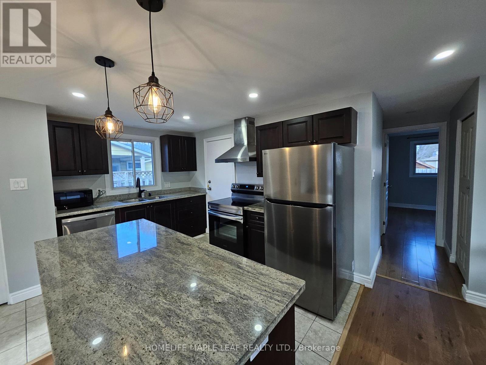 56 Helene Crescent, Waterloo, Ontario  N2L 5E5 - Photo 6 - X12443012