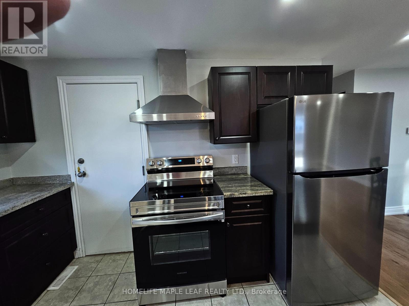 56 Helene Crescent, Waterloo, Ontario  N2L 5E5 - Photo 7 - X12443012