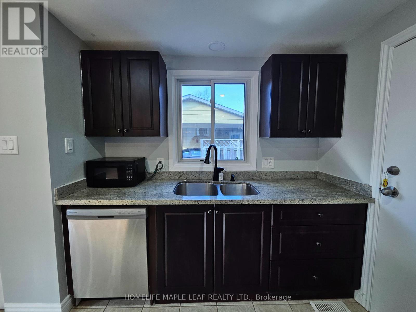 56 Helene Crescent, Waterloo, Ontario  N2L 5E5 - Photo 8 - X12443012