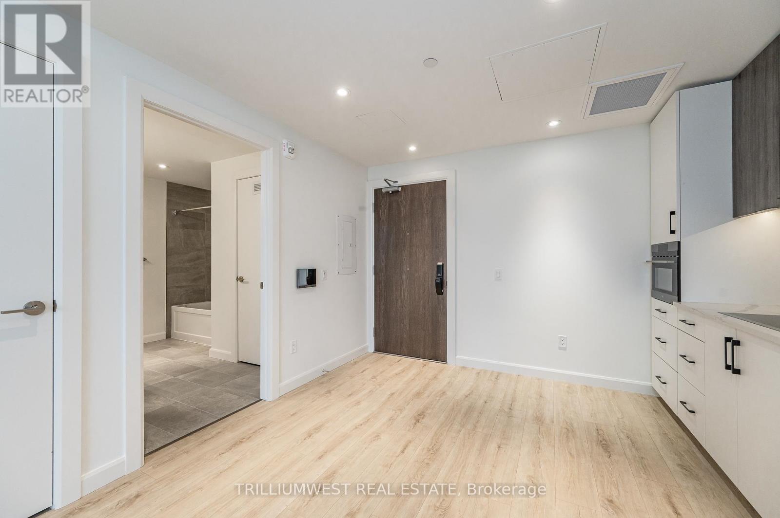 505 - 741 King Street W, Kitchener, Ontario  N2G 1E5 - Photo 3 - X12443026