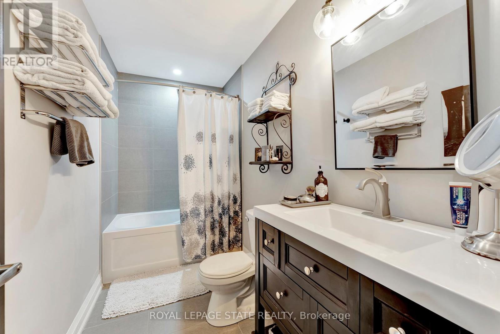 74 Melbourne Street, Hamilton (Kirkendall), Ontario  L8P 2A6 - Photo 30 - X12443071