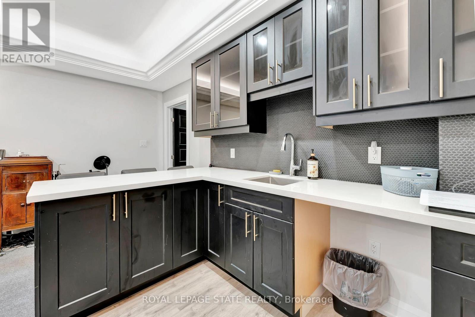 74 Melbourne Street, Hamilton (Kirkendall), Ontario  L8P 2A6 - Photo 38 - X12443071