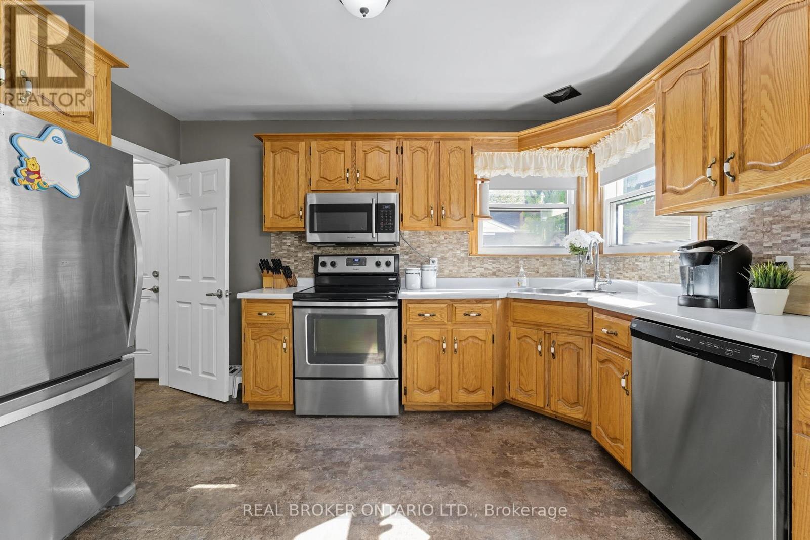 36 Gibson Drive, Norfolk (Simcoe), Ontario  N3Y 3L3 - Photo 17 - X12443094