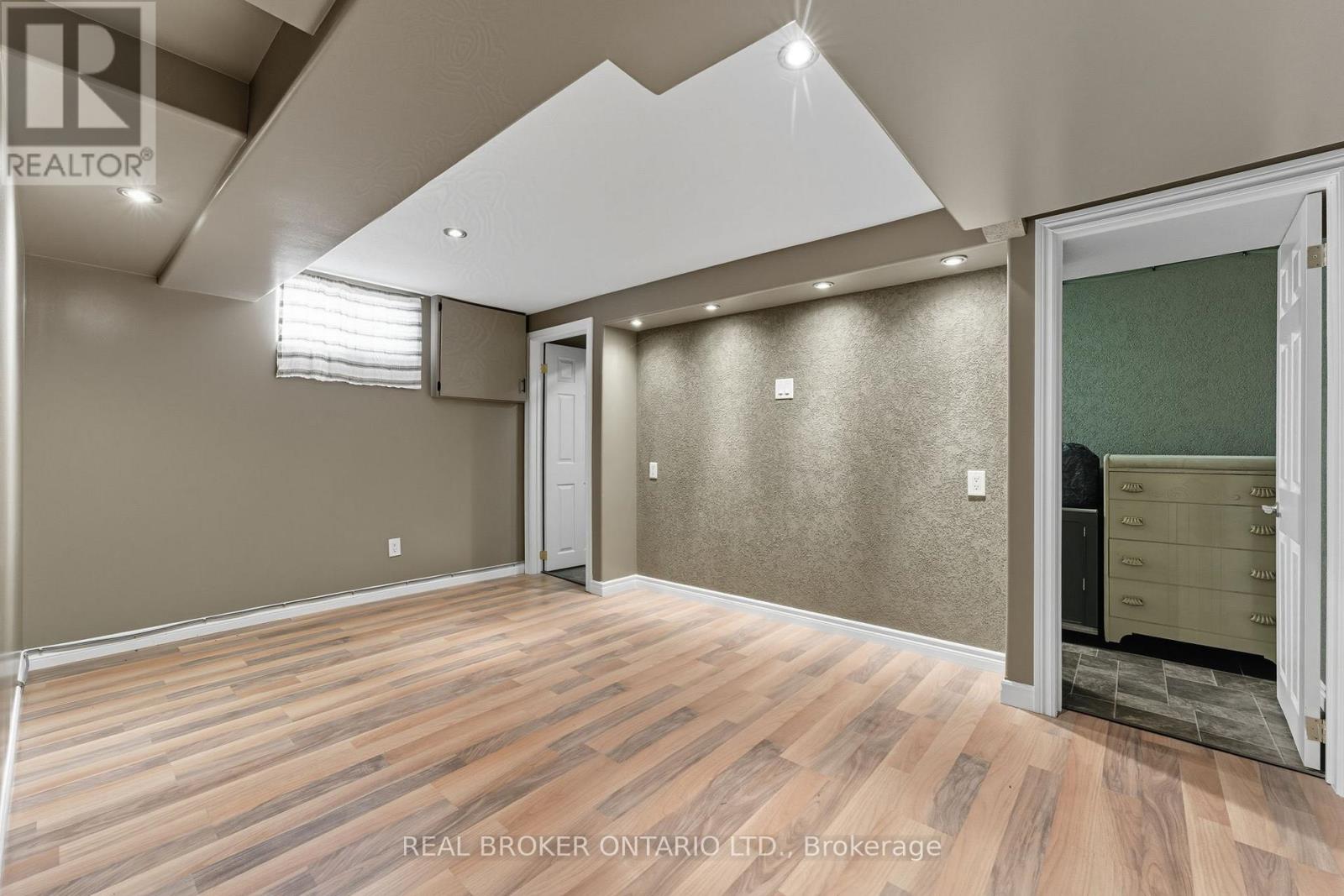 36 Gibson Drive, Norfolk (Simcoe), Ontario  N3Y 3L3 - Photo 22 - X12443094
